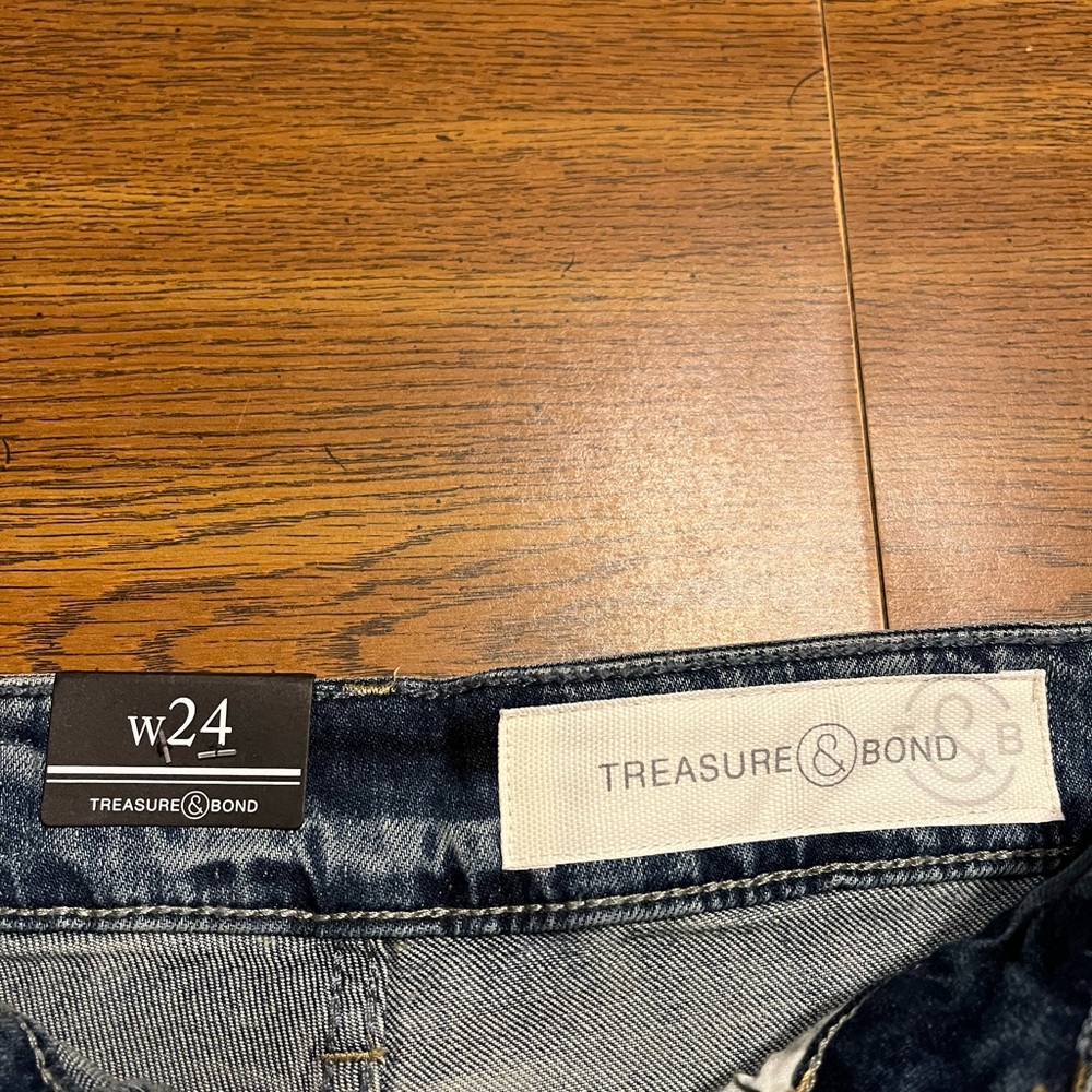Treasure & Bond Denim Shorts - Picture 2 of 4